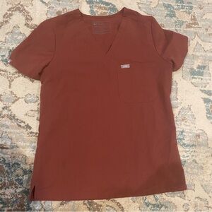 Rust FIGS scrub top size small